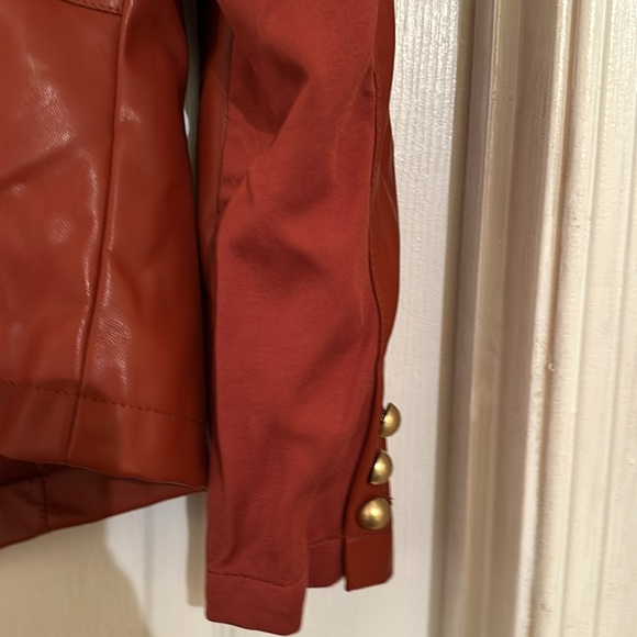 Blazer - Picture 4 of 4